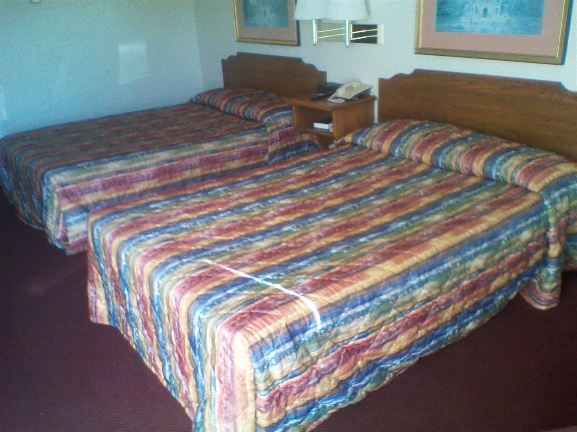 Bridgeview Motel Маккино Сити Экстерьер фото